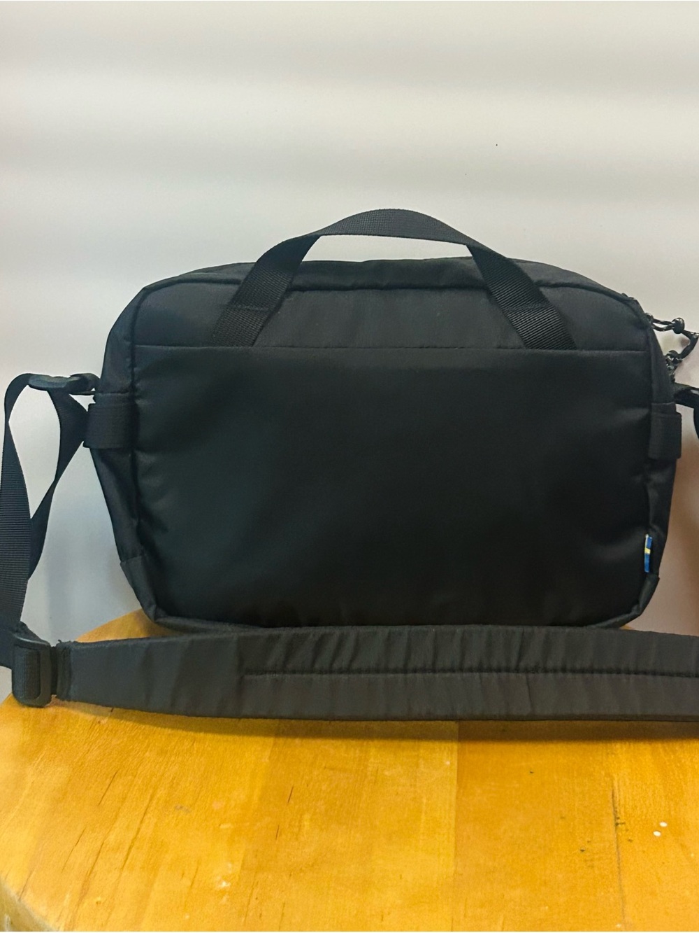 Kånken Black High Coast Crossbody Bag Unisex - Picture 3 of 5